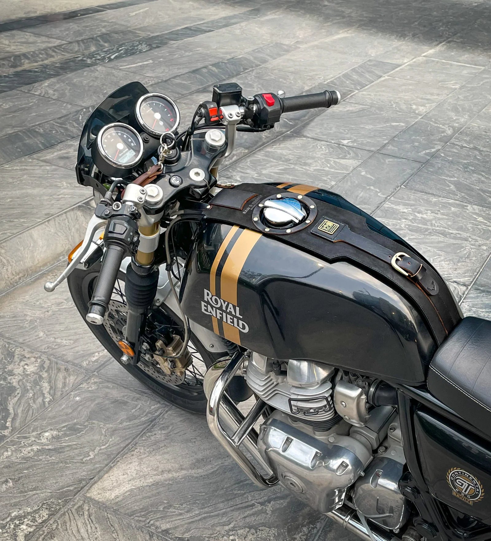 RAW &RUGGED タンクベルト ロイヤルエンフィールド GT650用 Royal Enfield CONTINENTAL GT 650 | TANK STRAPS – Raw & Rugged Co