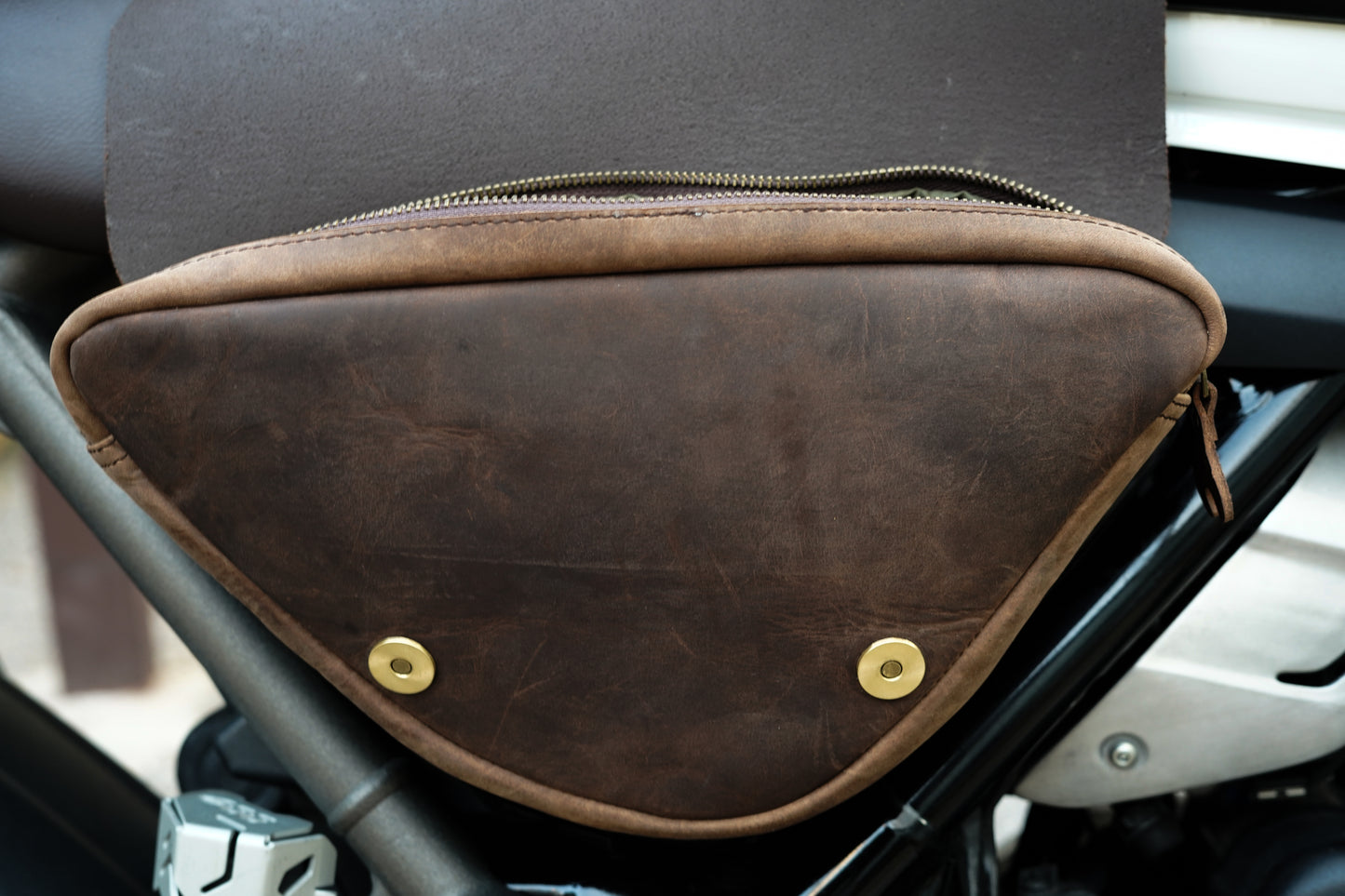 triumph 400 - side panel bags ( Pair )