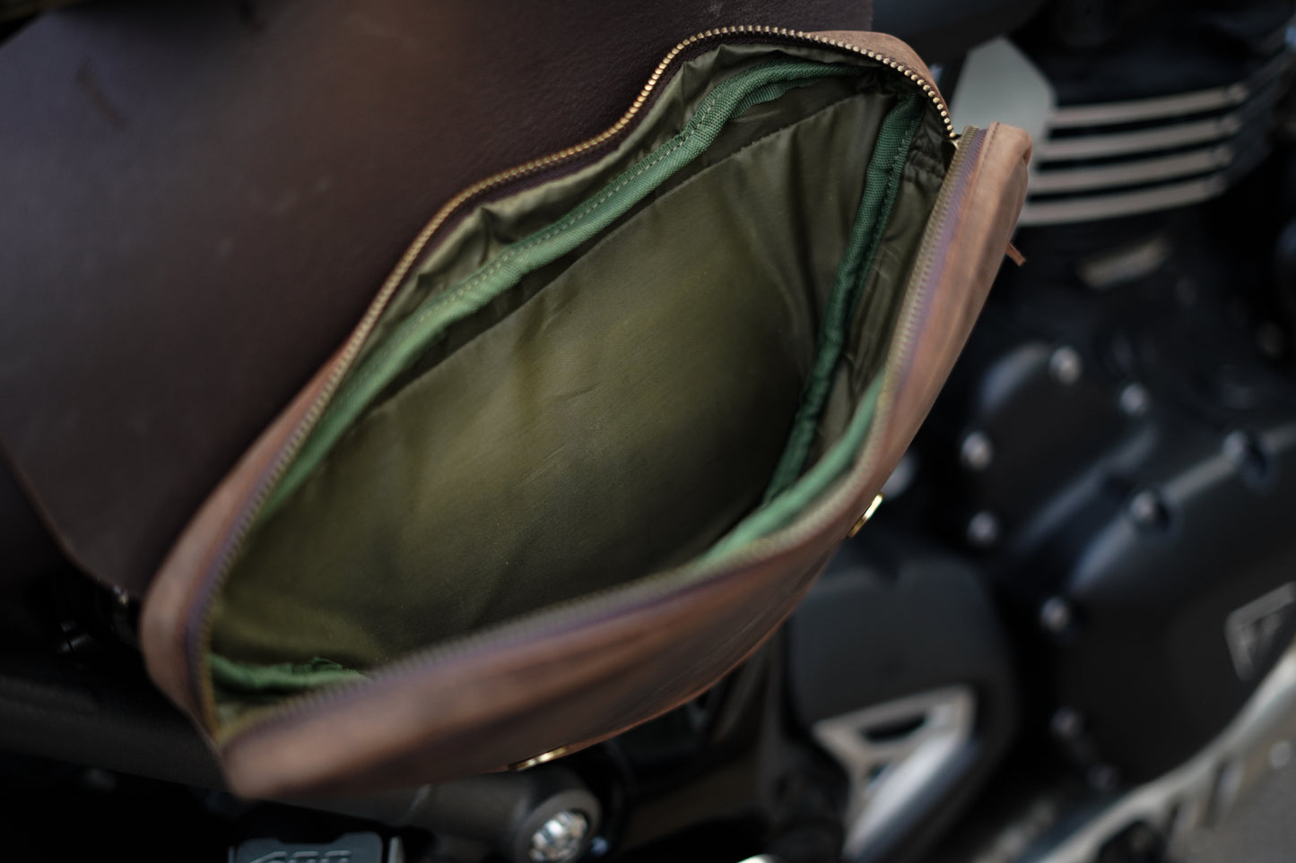 triumph 400 - side panel bags ( Pair )