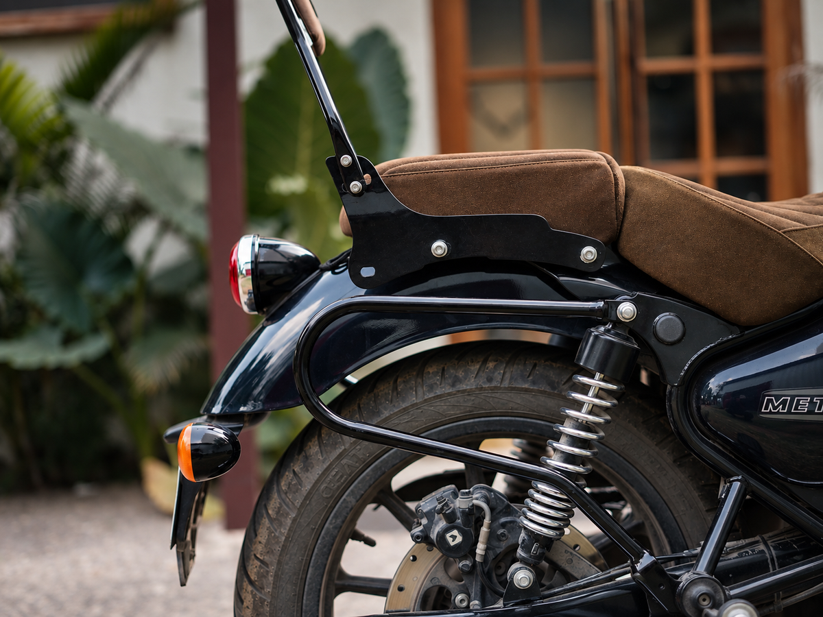 Saddle stays