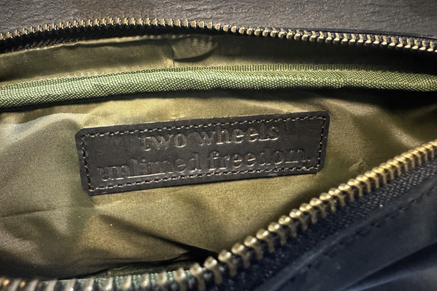 triumph 400 - side panel bags ( Pair )