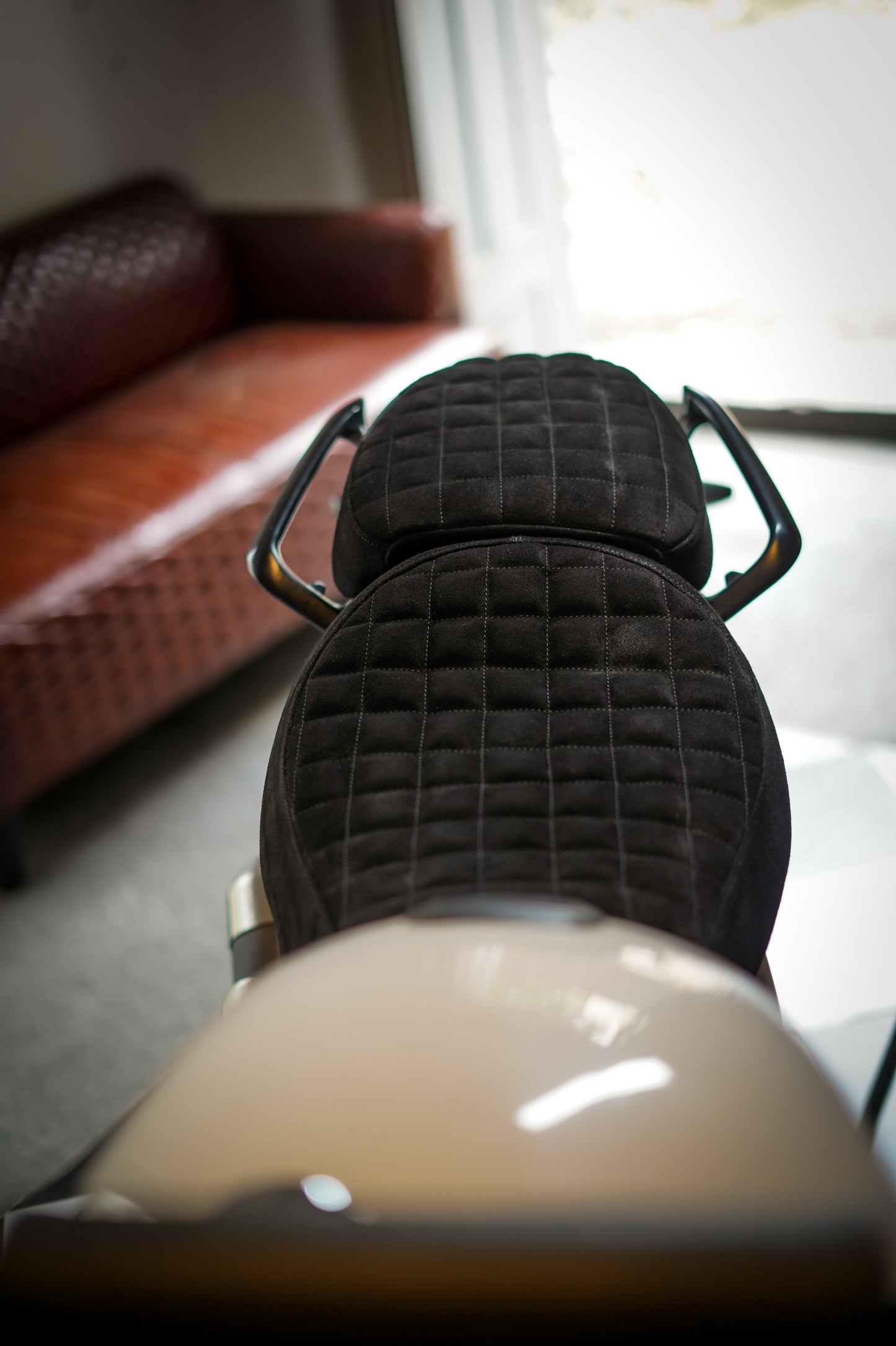 Triumph Scrambler400x seat cover - Grid stitch - Black