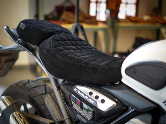 Triumph Scrambler400x seat cover - Grid stitch - Black
