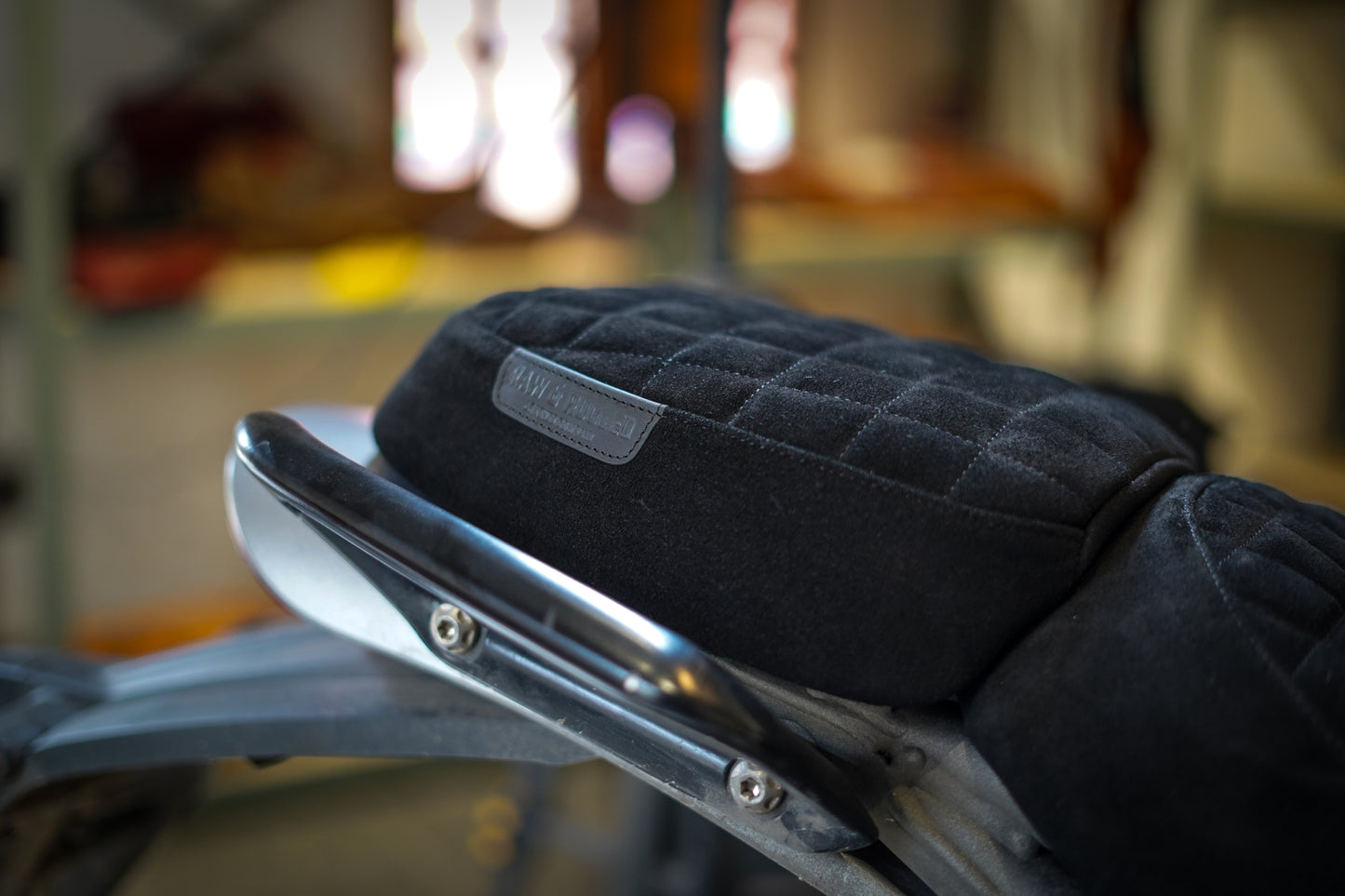 Triumph Scrambler400x seat cover - Grid stitch - Black