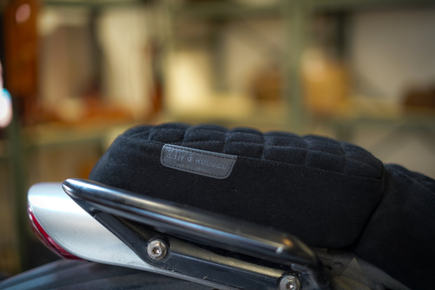 Triumph Scrambler400x seat cover - Grid stitch - Black