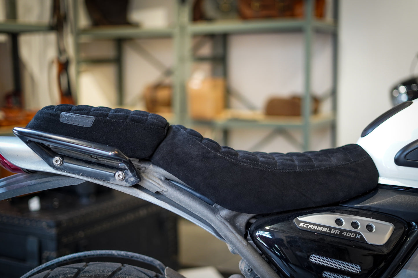 Triumph Scrambler400x seat cover - Grid stitch - Black