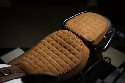 Triumph Scrambler400x seat cover - Grid stitch - Tan