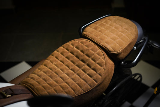 Triumph Scrambler400x seat cover - Grid stitch - Tobacco