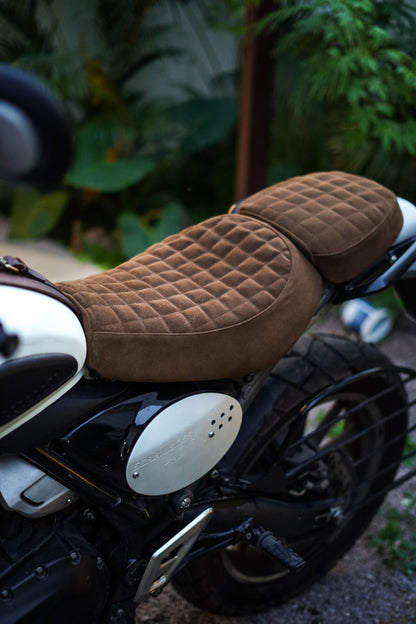 Triumph Scrambler400x seat cover - Grid stitch - Tobacco