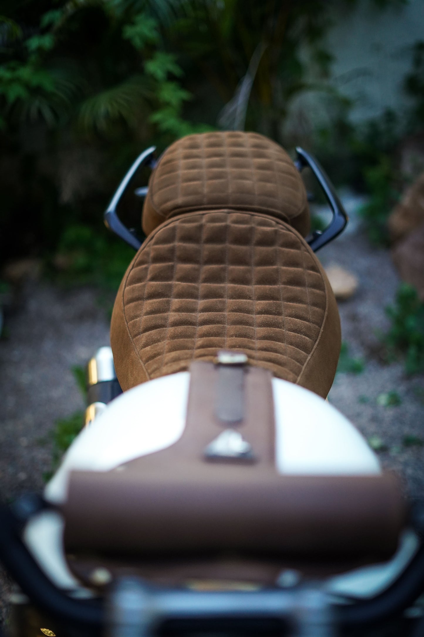 Triumph Scrambler400x seat cover - Grid stitch - Tobacco