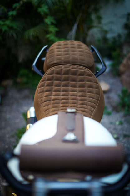 Triumph Scrambler400x seat cover - Grid stitch - Tobacco