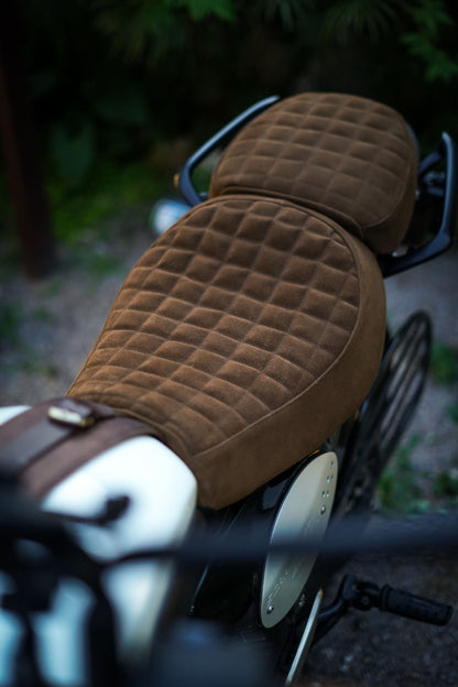 Triumph Scrambler400x seat cover - Grid stitch - Tobacco