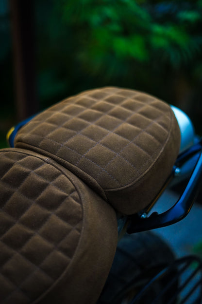 Triumph Scrambler400x seat cover - Grid stitch - Tobacco